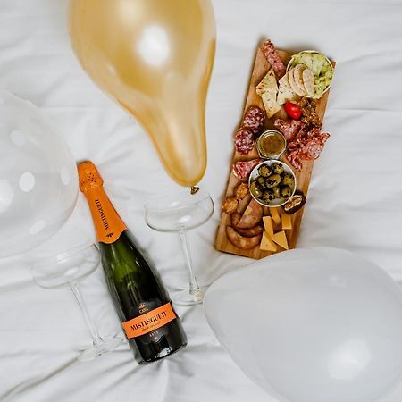 Uitgerust Voor Zaken Bed and Breakfast Heerenveen Eksteriør billede